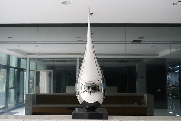 Creative steel water drop sculpture for interior decor